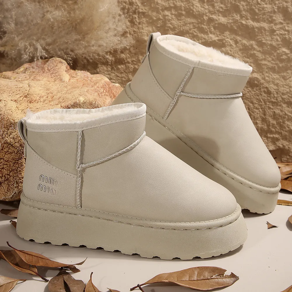 2025 Neue Designerin im Freien Schnee Frauen dicker Boden warmes Plüsch -Baumwollschuhe verdickte Winter Damen flache Schuhe Ant