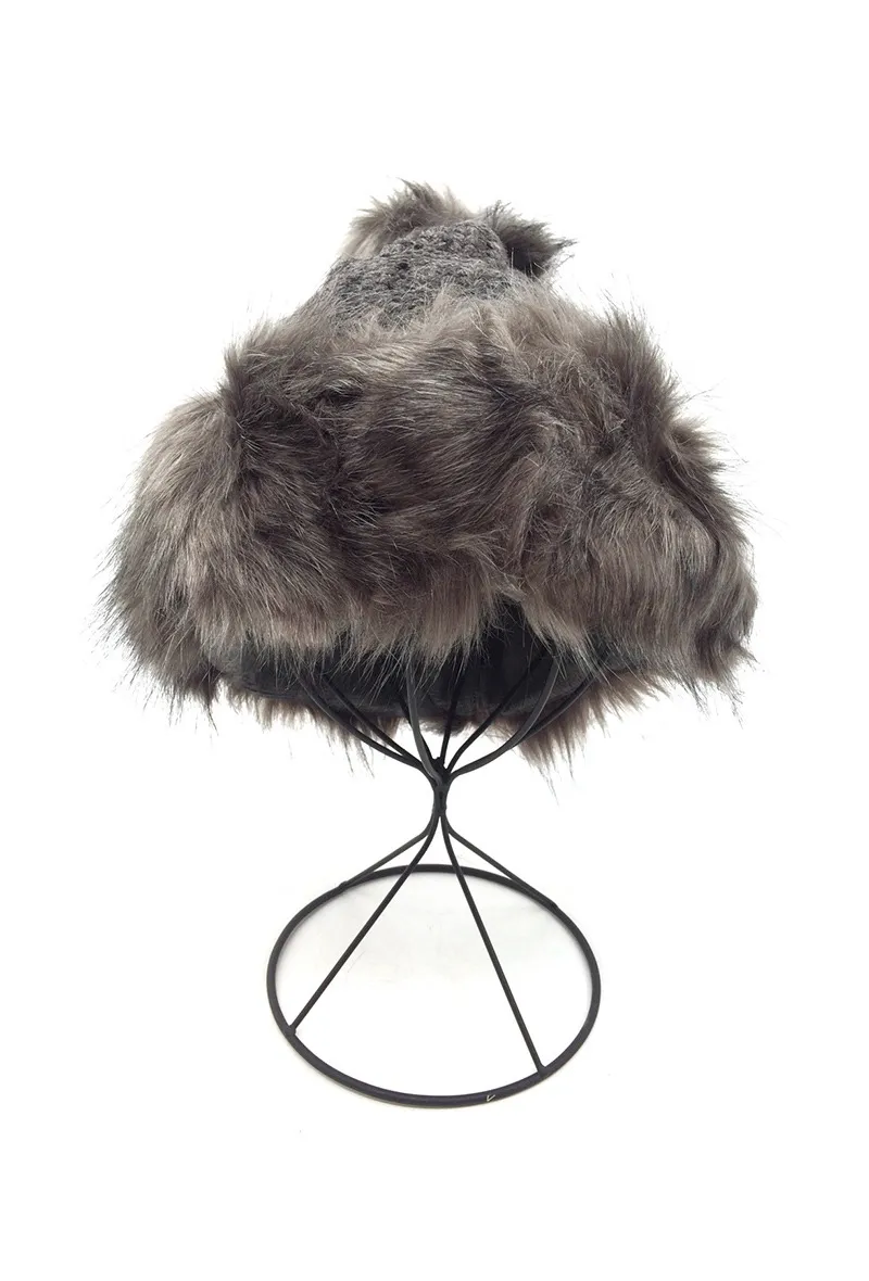 BEANIE WITH FAKE FOX FUR LAPEL, MIXED COLOURS.