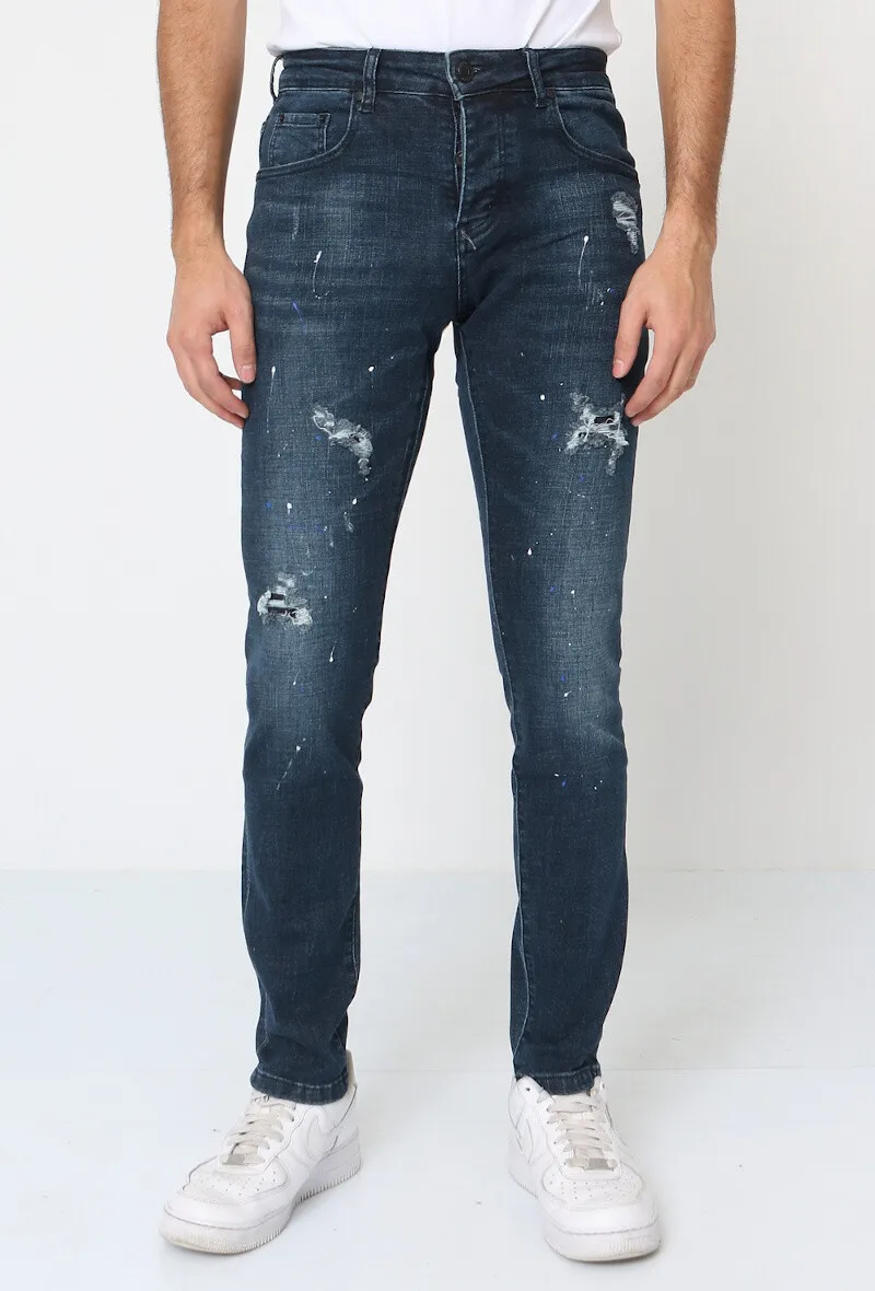 Blaue Jeans mit Modefleck