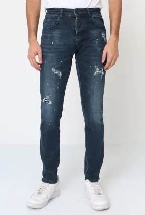 Blaue Jeans mit Modefleck