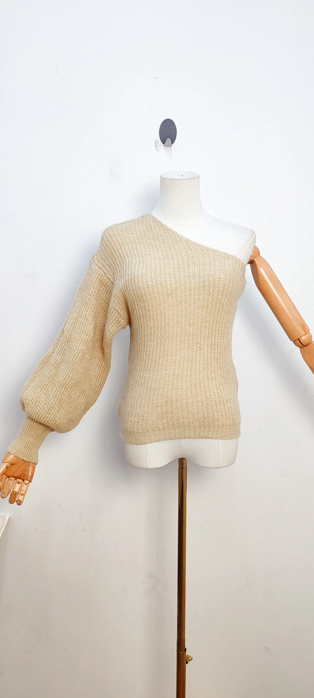 Einreihiger ärmelloser Pullover
