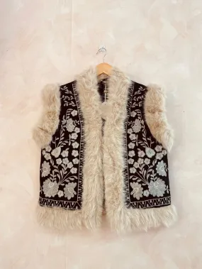 Jacke mit Fell- und Blumenstickerei ohne Knopf