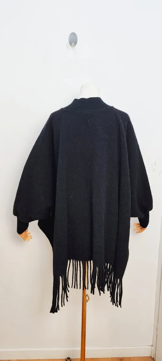 JACKE MIT FRANSEN AUS 30 % WOLLE