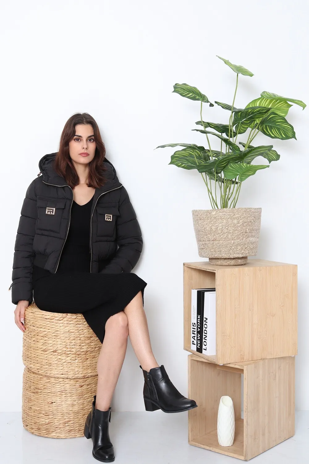 Kurze wattierte Jacke mit Kapuze