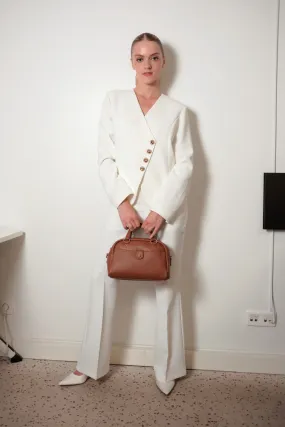 Kurze zweireihige Jacke mit 4 Knöpfen
