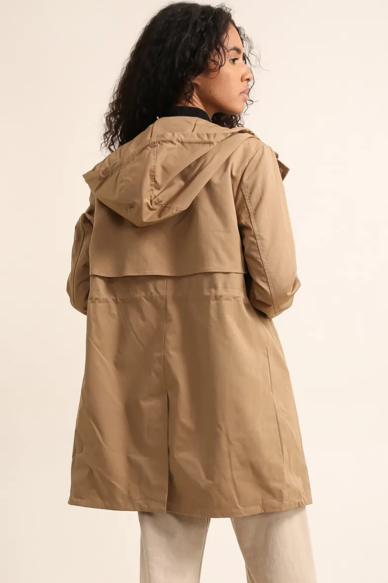Leichte mittellange Jacke mit Kordelzug