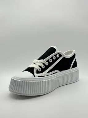 Lässige Schnür-Sneaker mit dicker Sohle