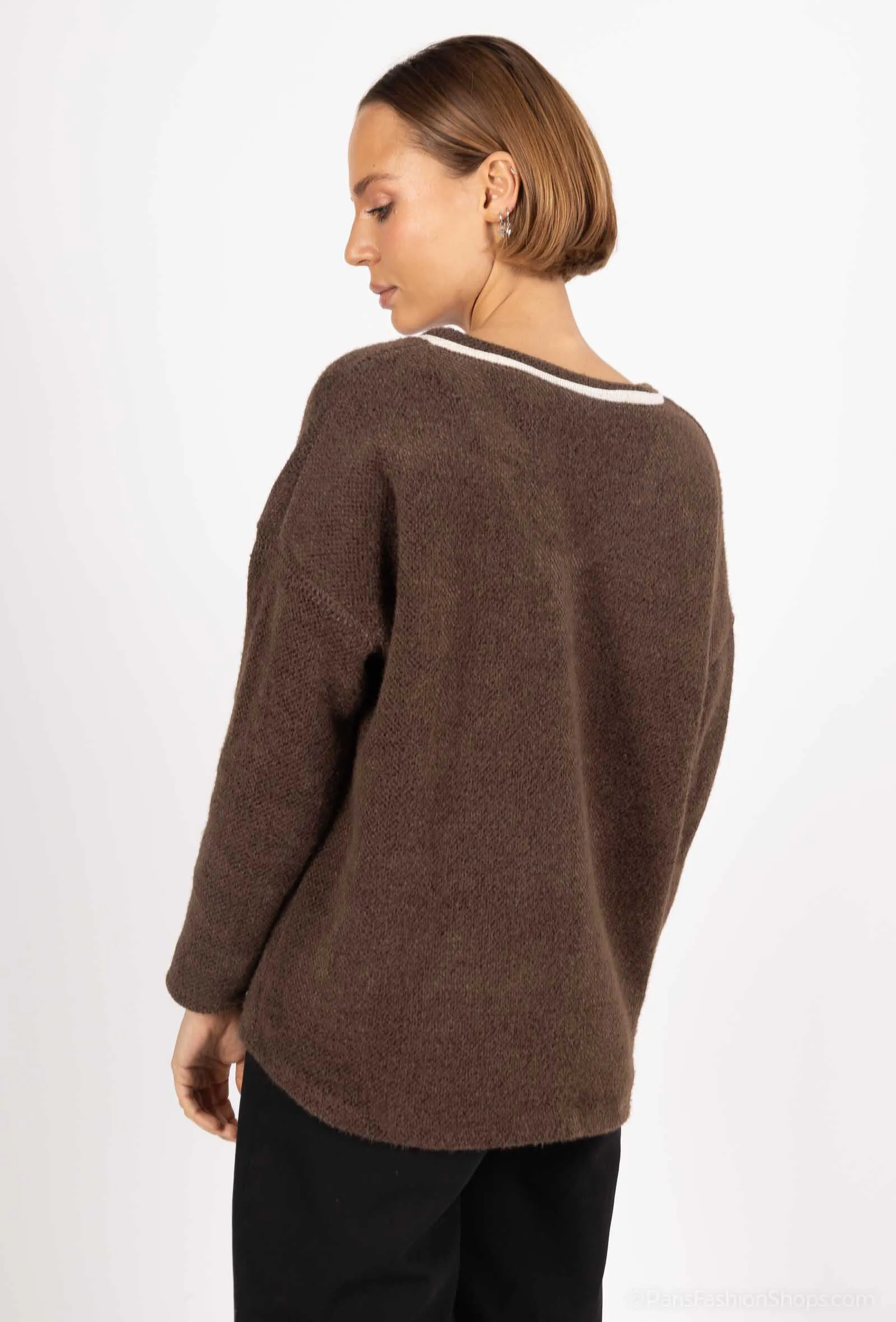 Pullover mit V-Ausschnitt und kontrastierenden Kanten