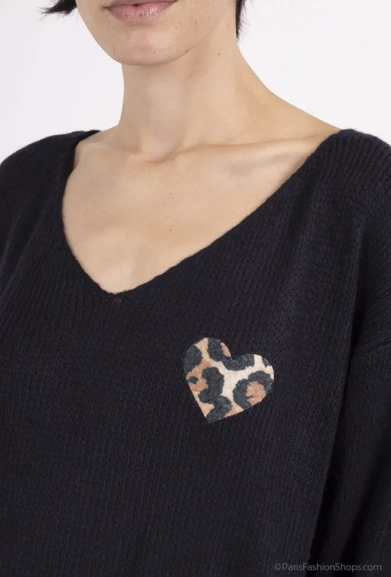 Pullover mit V-Ausschnitt und Leopardenherzdruck