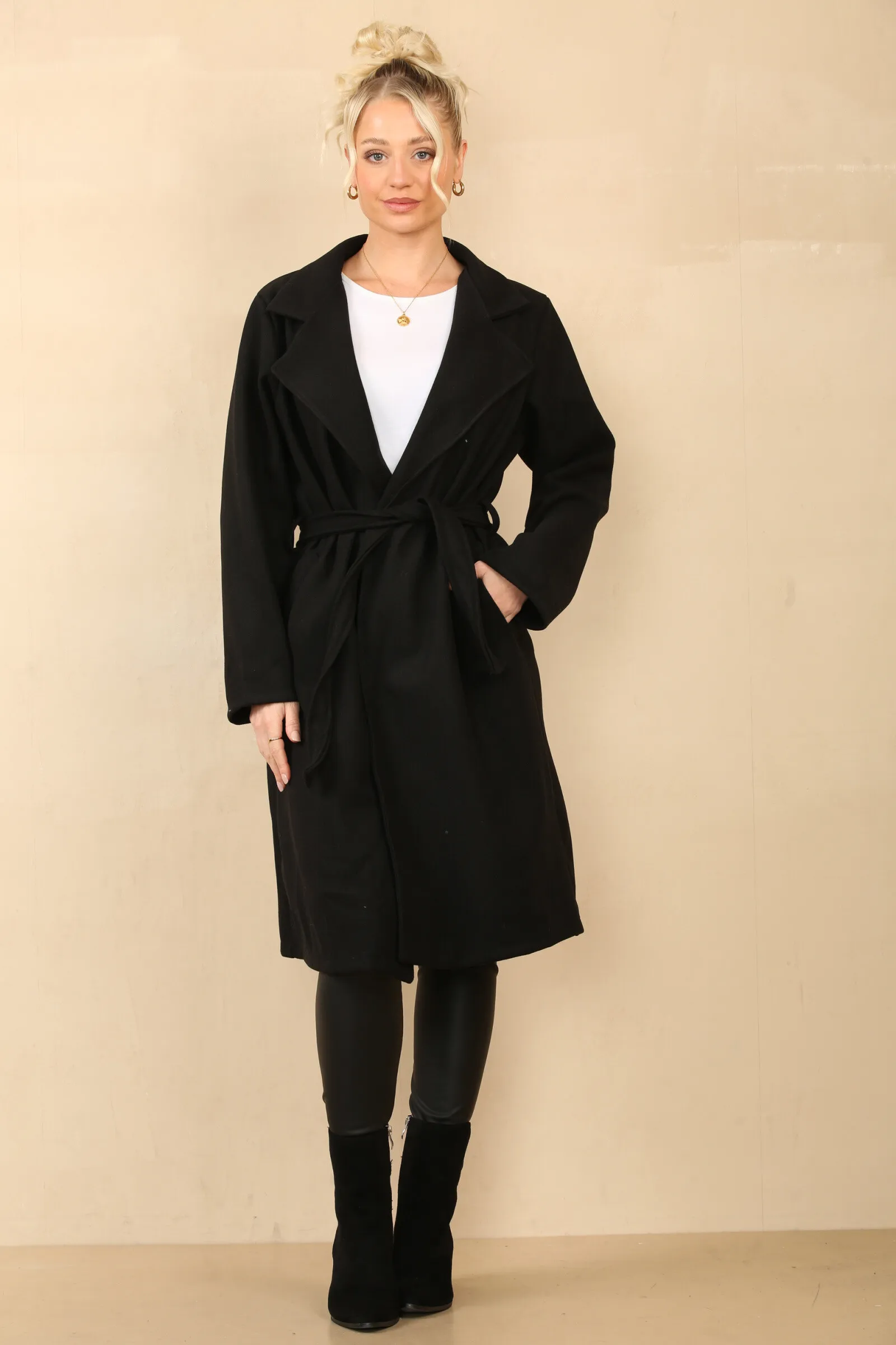 Raffinierte lange Jacke mit Gürtel und entspannter Passform Art.-Nr. SKV3503