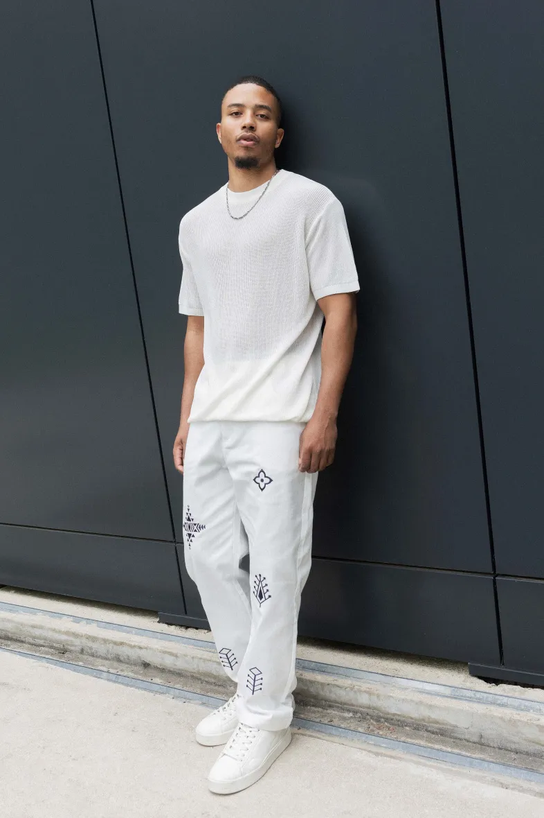 Schlichte Jeans mit Stickerei