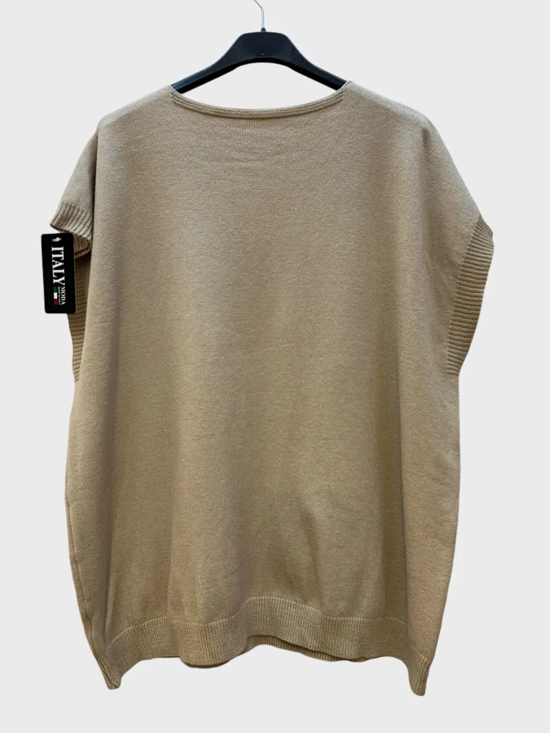 ÄRMELLOSER PULLOVER MIT V-AUSSCHNITT UND WEISSEM HEMD